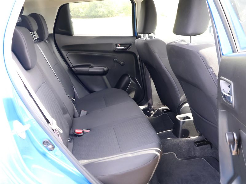 Suzuki Swift 1,2 DualJet 66kW Comfort 1.Maj - fotka 11 z 27