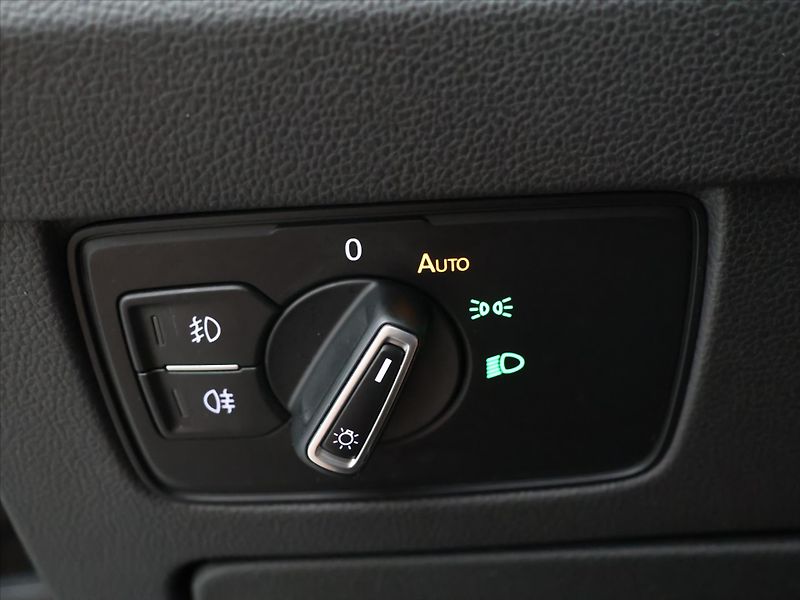Volkswagen Passat 2,0 110kW BMT DSG Business Var - fotka 17 z 37