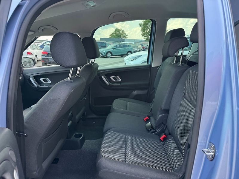 Škoda Roomster (2008) Scout 1.4i 63kW - fotka 12 z 34