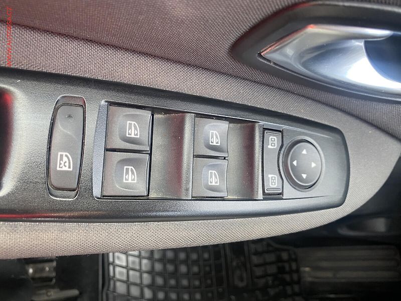 Renault Scénic (2013) 1.2TCe, AC, navi - fotka 12 z 13