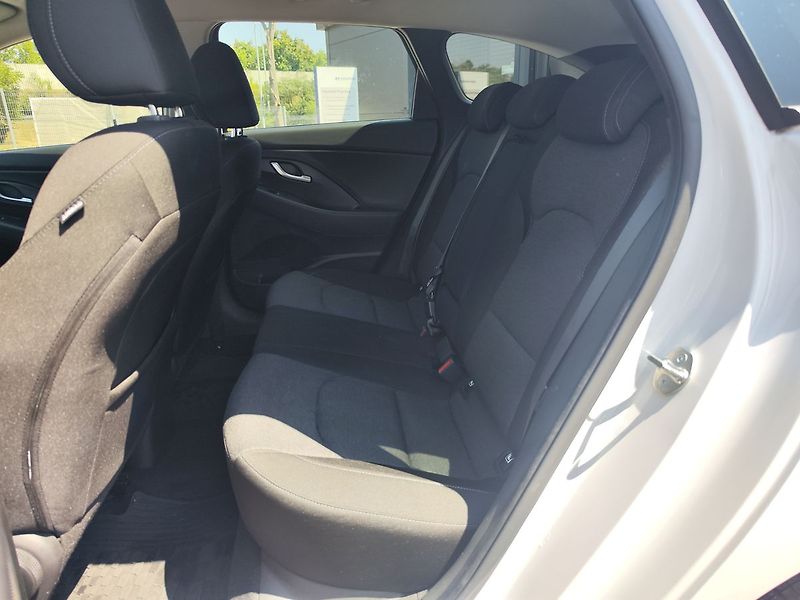 Hyundai i30 1.0 T-GDI/88kW Smart - fotka 11 z 29