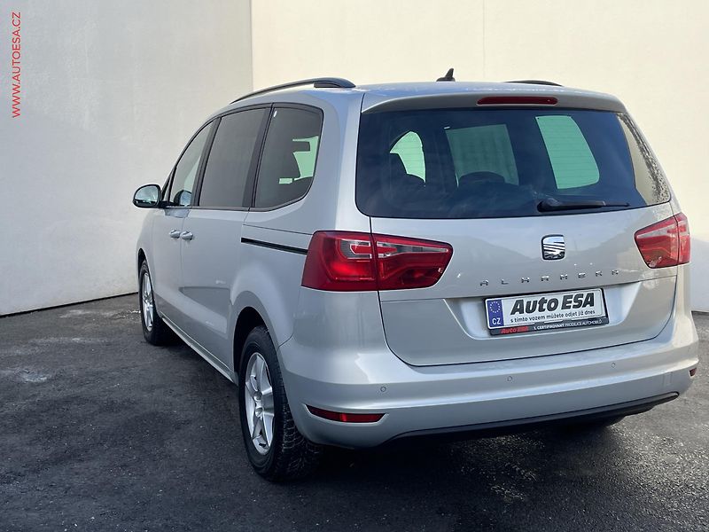 Seat Alhambra (2011) 2.0 TDi 4x4, Style, navi - fotka 6 z 19