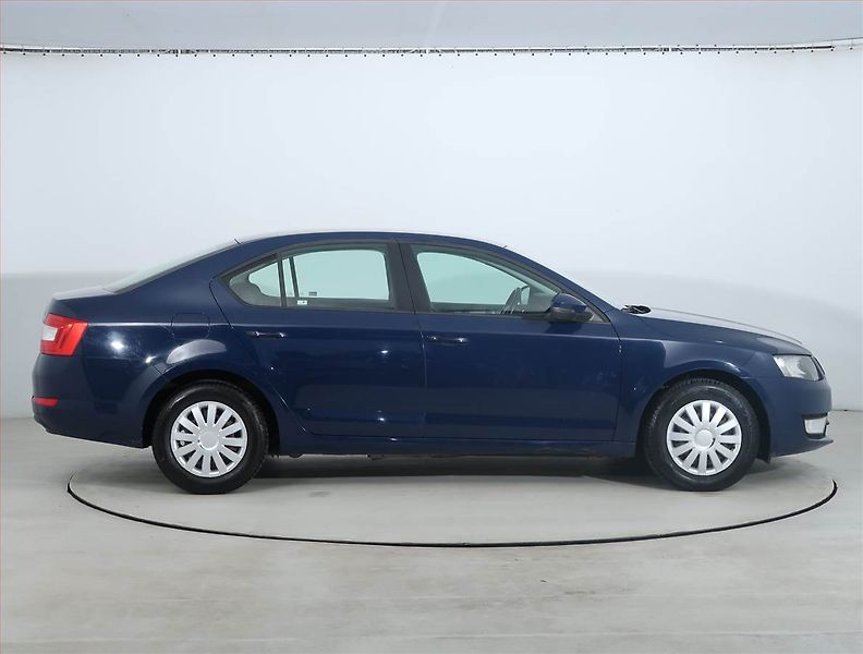 Škoda Octavia (2014) Ambition 1.6 TDI, ČR,1.maj - fotka 6 z 19