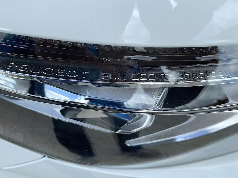 Peugeot 3008 ALLURE+ 1.2 PureTech 96kW AT - fotka 25 z 27