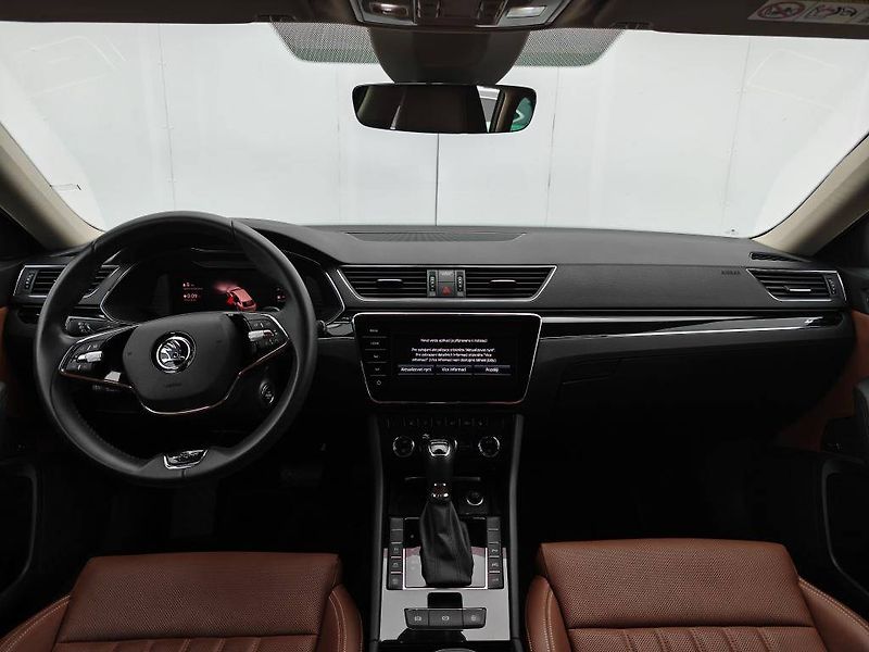 Škoda Superb L&K 7DSG 2,0TSI - fotka 10 z 26