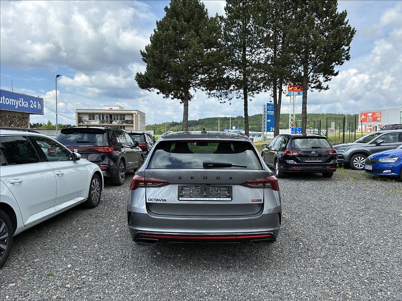 Škoda Octavia 2,0 RS,PANORAMA,TAŽNÉ,KŮŽE - fotka 8 z 33