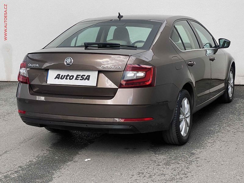 Škoda Octavia (2017) 1.8 TSi, ČR, Style, DSG, LED - fotka 4 z 18