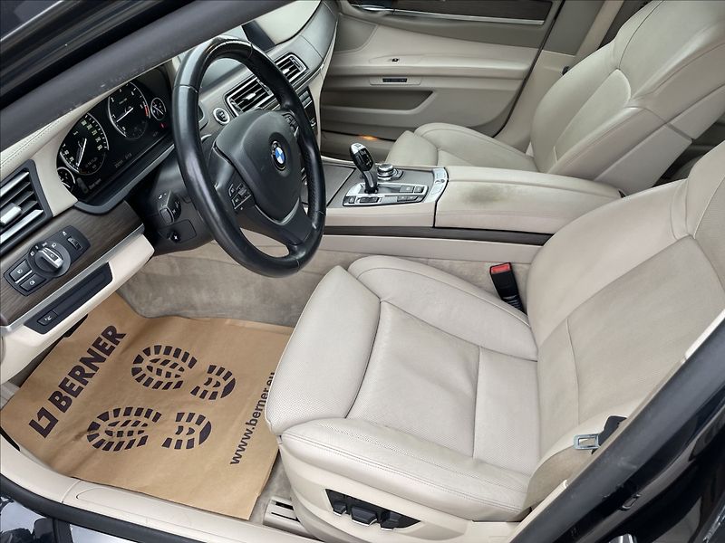 BMW Řada 7 740D XDRIVE ČR. - fotka 22 z 32