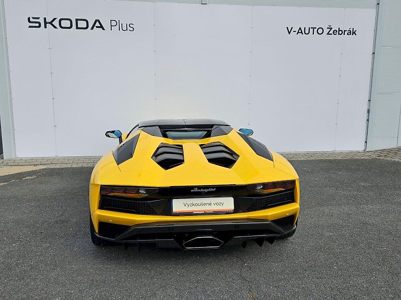 Lamborghini Aventador (2018) - fotka 10 z 22