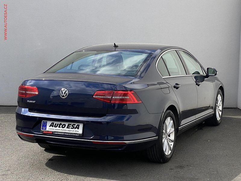 Volkswagen Passat (2015) 1.4 TSi, Highline, LED, navi - fotka 4 z 17
