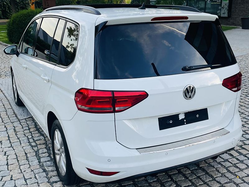 Volkswagen Touran 1.6TDI MANUÁL SERVISKA TAŽNÉ - fotka 16 z 44