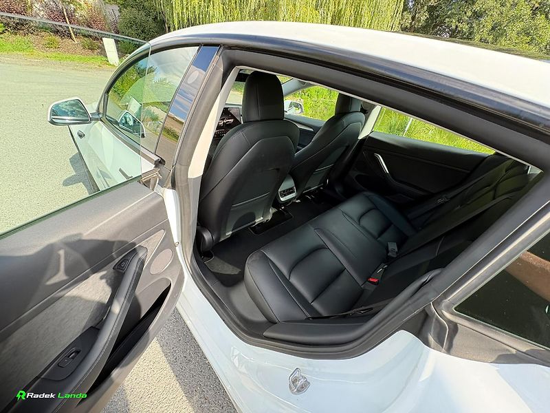Tesla Model 3 (2023) AWD, Tažné, Neplátce - fotka 12 z 13