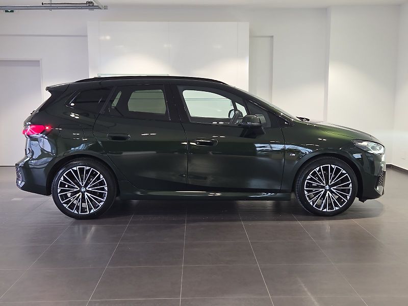 BMW Řada 2 (2024) 218i Active Tourer M Sport - fotka 7 z 16