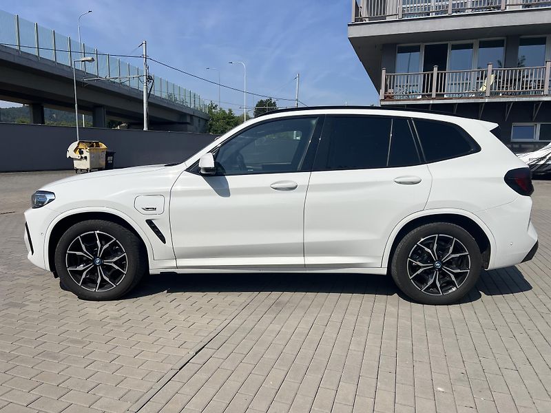 BMW X3 30e M Sport xDrive Laser - fotka 6 z 17
