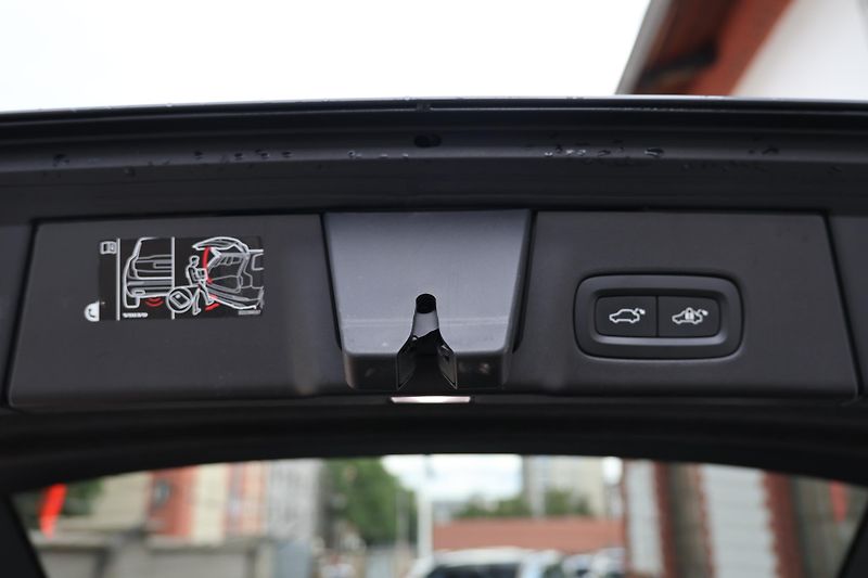 Volvo V90 (2021) Pro, B5 AWD mild hybrid - fotka 21 z 25
