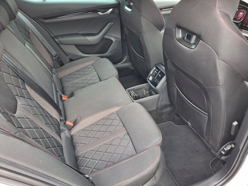 Škoda Octavia (2025) RS DSG 2,0TSi 195kW - fotka 15 z 35