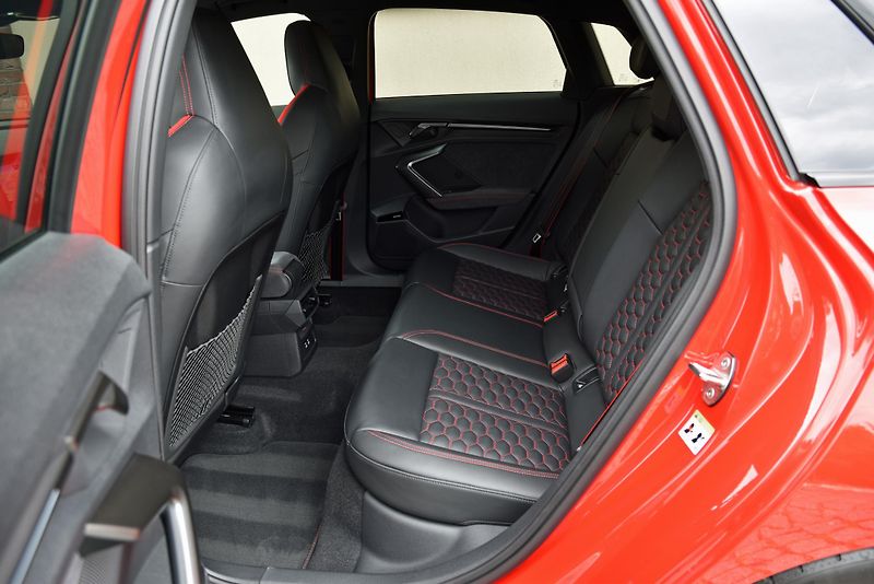 Audi RS 3 2.5 TFSi 294 kW /// REZERVACE  - fotka 41 z 51