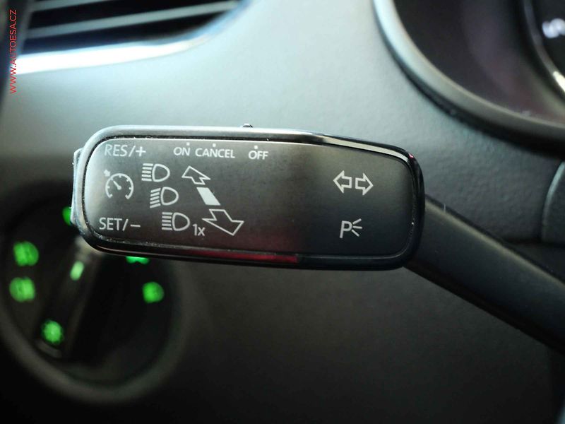 Škoda Octavia (2014) 2.0 TDi, RS, navi, park.asist - fotka 15 z 19