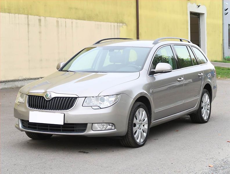 Škoda Superb (2011) 2.0 TDI, 4X4, Tempomat - fotka 2 z 21