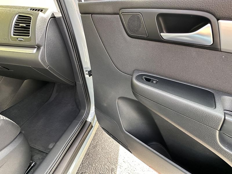 Volkswagen Sharan (2011) 2.0TDI/103kW * 5.Míst * TZ  - fotka 16 z 30