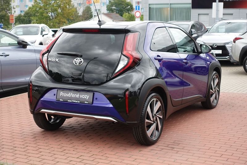 Toyota Aygo 1.0L - 1 CVT Executive - fotka 4 z 30