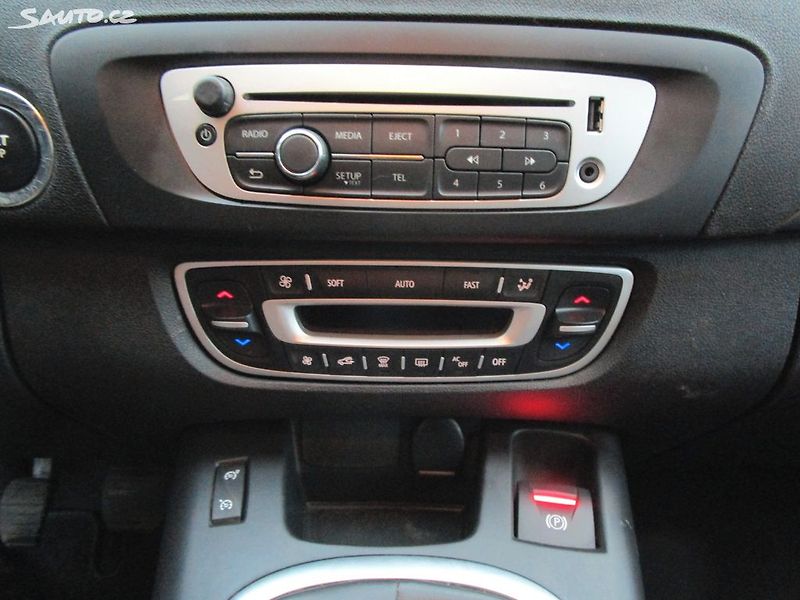 Renault Grand Scénic 1,2TCE-97KW-KOUPEN ČR+STK - fotka 16 z 23