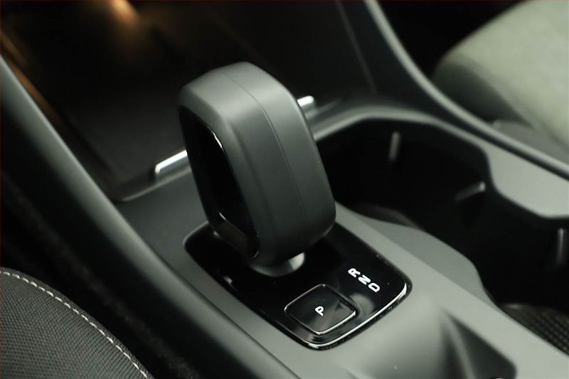Volvo XC40 (2022) B3 - fotka 13 z 18