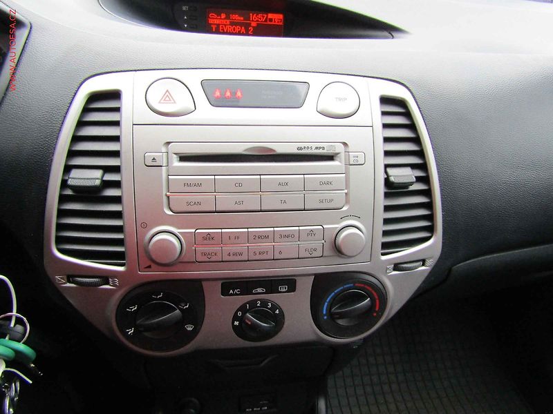 Hyundai i20 (2010) 1.2 i, ČR - fotka 13 z 16