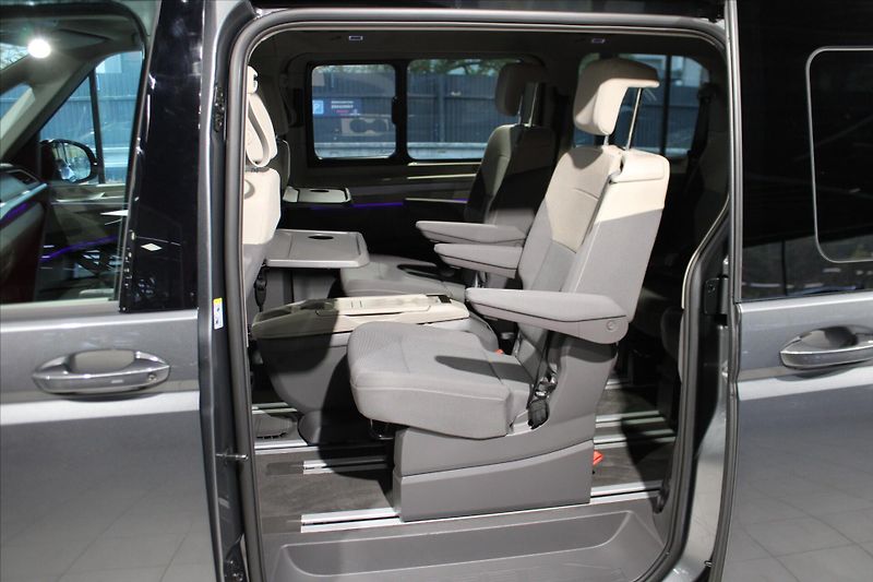 Volkswagen Multivan T7 TDi DSG Edition ACC/NezTop/ - fotka 32 z 38