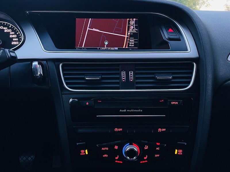 Audi A4 2.0TDI MAN VÝHŘEV SERVISKA LED - fotka 33 z 41