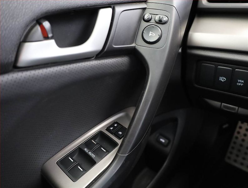 Honda Accord (2011) 2.2 i-DTEC, ČR,1.maj - fotka 12 z 14