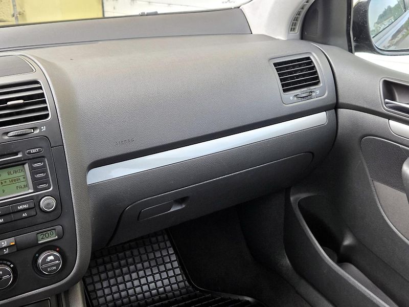 Volkswagen Golf TDi 103kW SPORT,ROZVODY - fotka 27 z 33