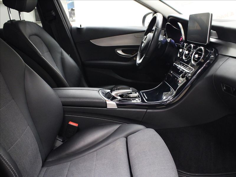 Mercedes-Benz Třídy C 2,0 200 T EXCLUSIVE TOP! - fotka 12 z 39
