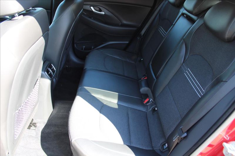 Hyundai i30 1,5 TGDI  1MAJ,AT,STYLE,ZÁRUKA - fotka 11 z 31
