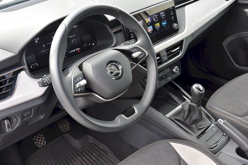 Škoda Scala (2024) 1.0 TSI 85 KW TOP Selection - fotka 14 z 25