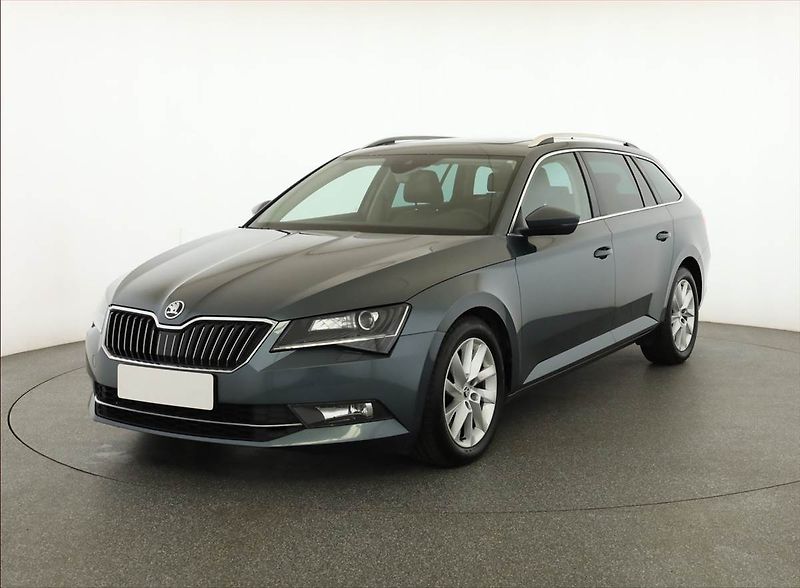 Škoda Superb (2017) Style 2.0 TDI 4x4, 4X4, Kůže - fotka 2 z 17
