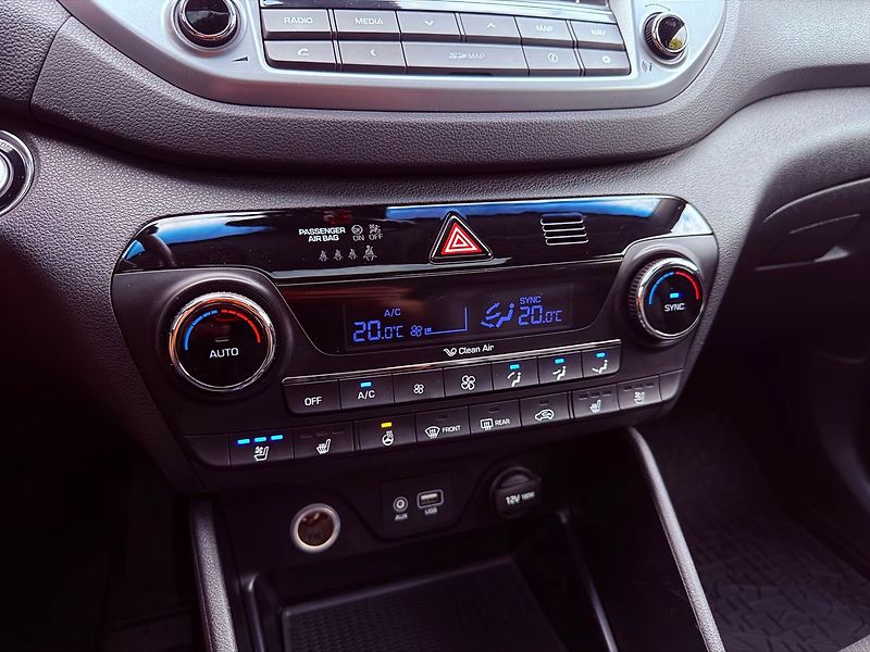Hyundai Tucson 2.0 CRDi 4x4 Aut. Premium, ČR - fotka 23 z 35
