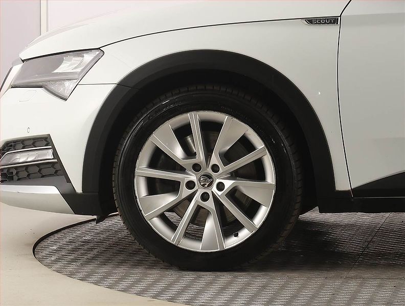 Škoda Superb (2022) Scout 2.0 TSI - fotka 15 z 32