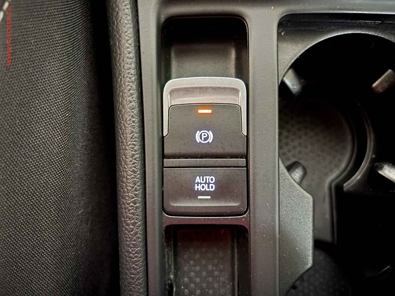 Volkswagen Golf (2015) 1.6TDi, 1.maj, AC, navi - fotka 15 z 15