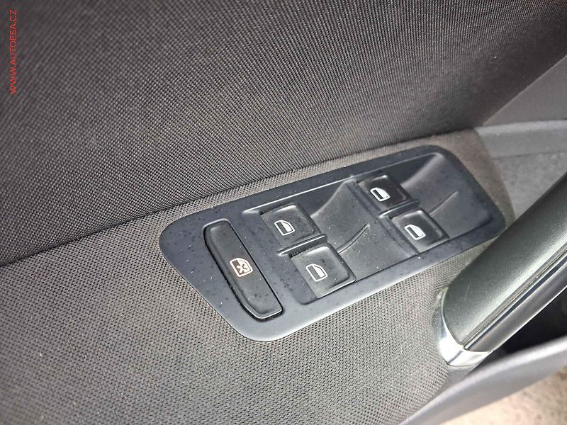 Volkswagen Golf (2014) 2.0 TDi, 1.maj, Comfortline - fotka 13 z 16
