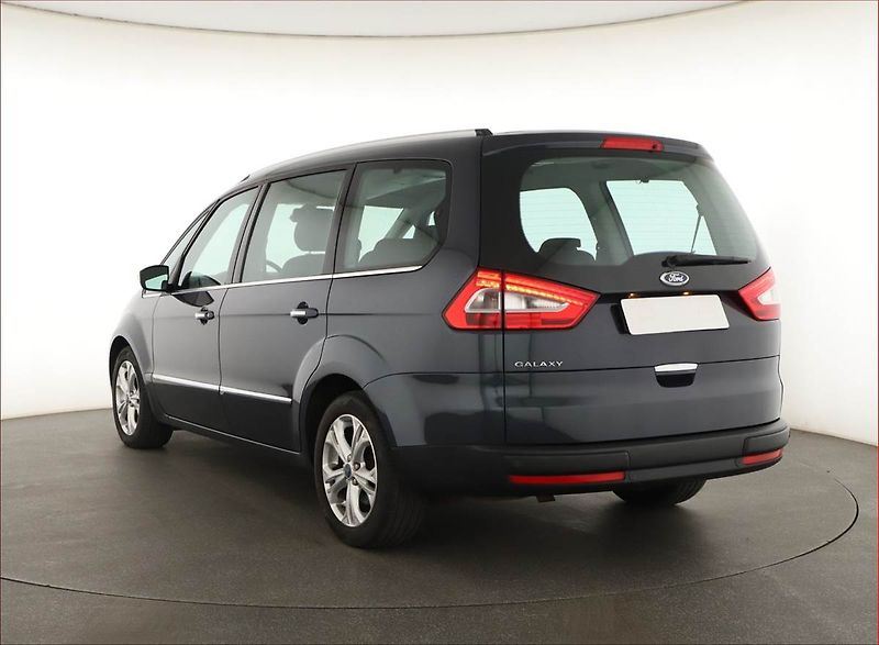 Ford Galaxy (2011) 2.0 TDCi, Automat, 7 míst - fotka 4 z 15