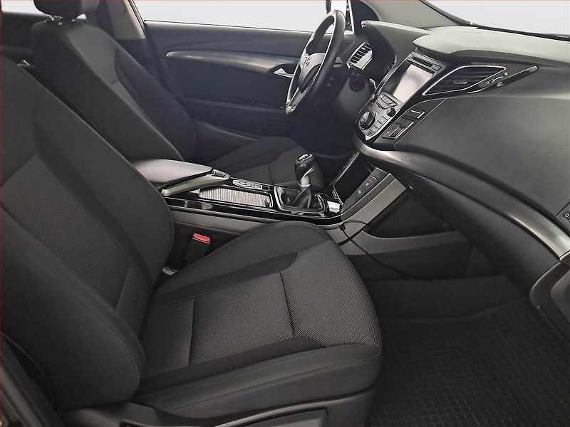 Hyundai i40 (2015) 1.7 CRDi, Navi, Xenony - fotka 9 z 15