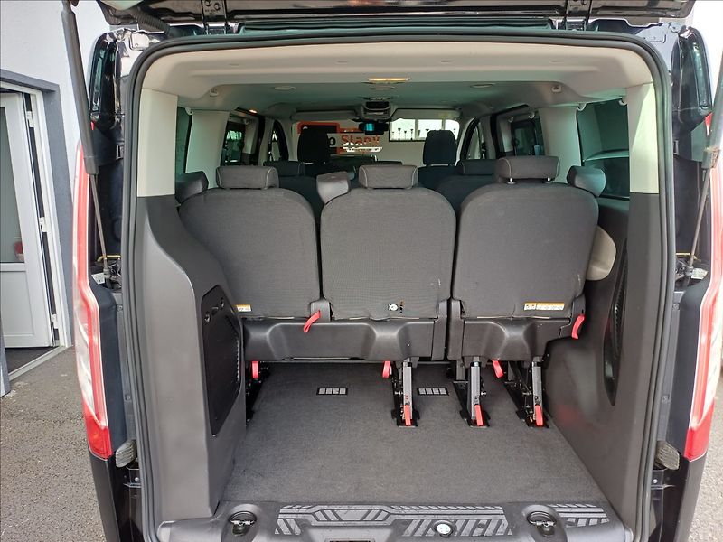 Ford Tourneo Custom 2,2 Titanium 114kW,po servisu - fotka 24 z 29
