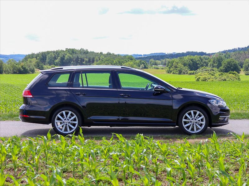 Volkswagen Golf 1,0 TSI 81kW CZ Comfort LED - fotka 8 z 34