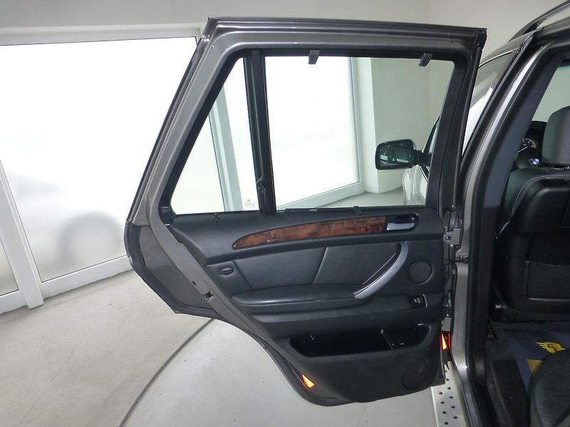 BMW X5 (2006) 3,0D*XENON**KAMERA**PANORAMA - fotka 18 z 35