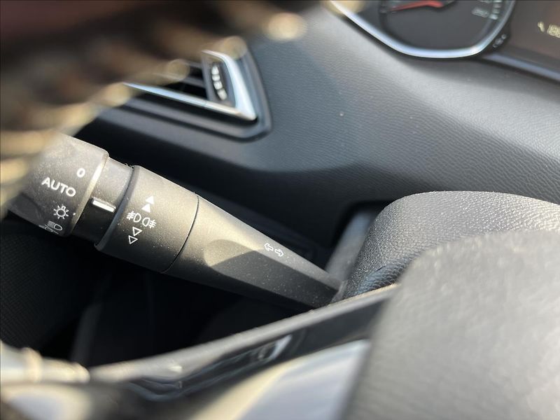 Peugeot 308 1,5 HDi STYLE KLIMA TAŽNÉ ALU - fotka 25 z 40