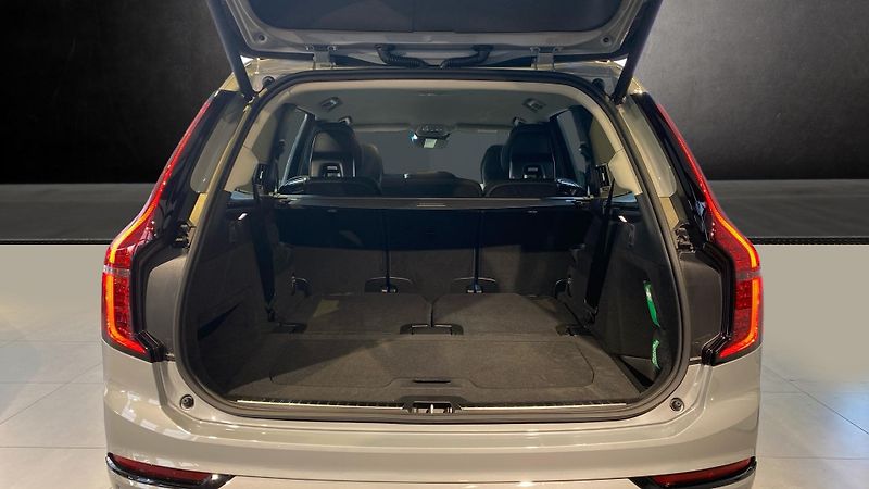 Volvo XC90 (2026) PLUS DARK, T8 AWD, 228+107 kW - fotka 6 z 14