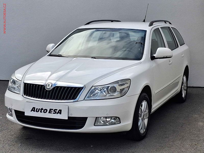 Škoda Octavia (2010) 1.2 TSI, Ambiente, DSG - fotka 3 z 18