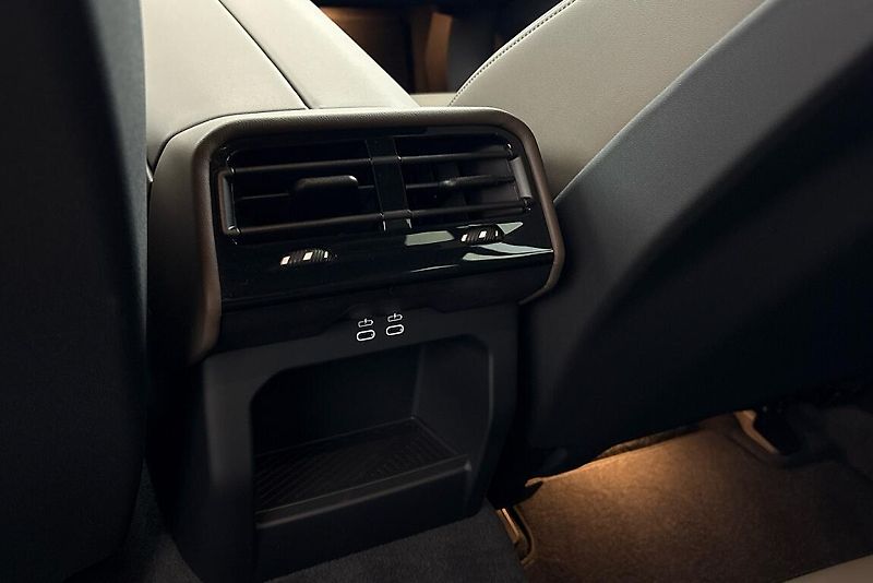 BMW Řada 5 540d xDrive Touring - fotka 16 z 17
