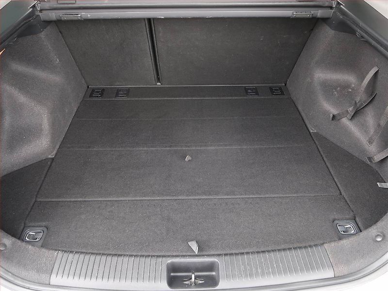 Kia Ceed (2017) Silver 1.6 GDI, Serv.kniha - fotka 13 z 18